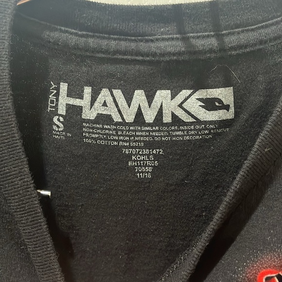Tony Hawk boys shirt 
Size Small gently used once. 
Black
#400A - Picture 3 of 5